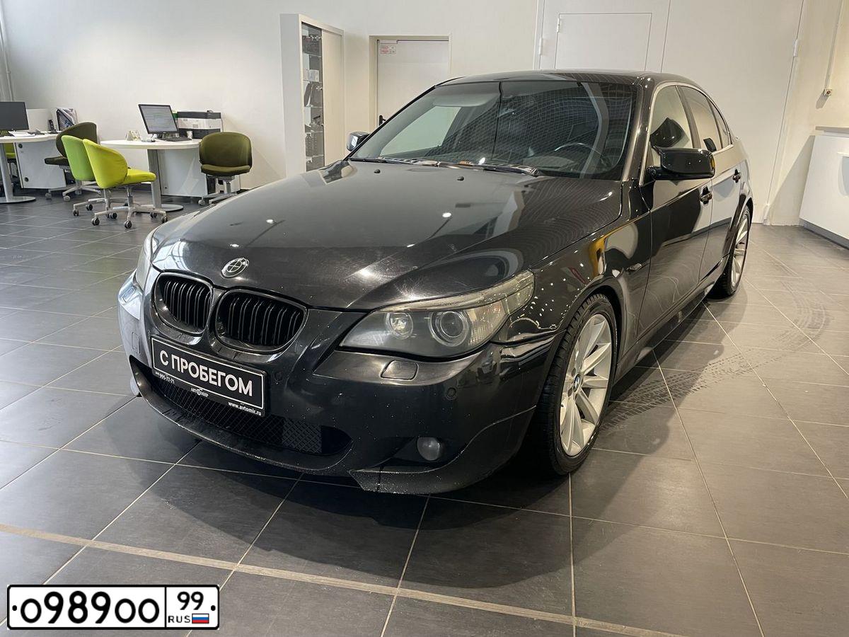 Фото автомобиля BMW SERIE 5, 2004 — госномер Н555ОУ98. Цвет: ЧЕРНЫЙ