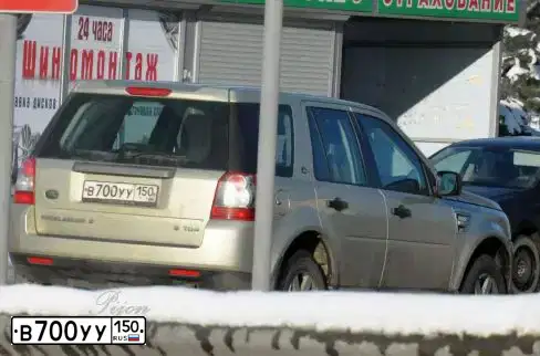 Фото автомобиля LANDROVER FREELANDER, 2008 — госномер В700УУ150. Цвет: ПЕСОЧНЫЙ