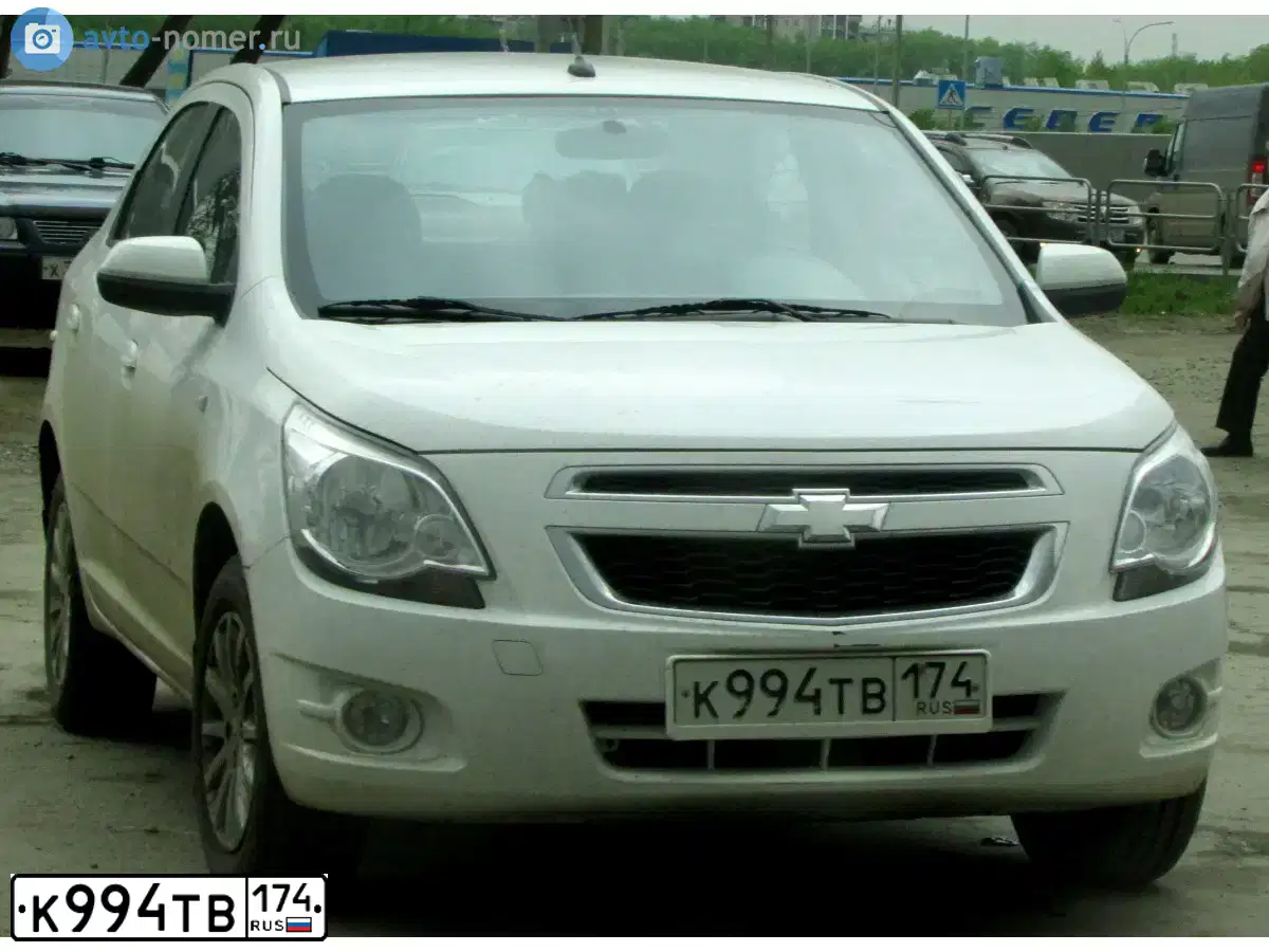 Фото автомобиля CHEVROLET COBALT, 2014 — госномер К994ТВ174. Цвет: БЕЛЫЙ