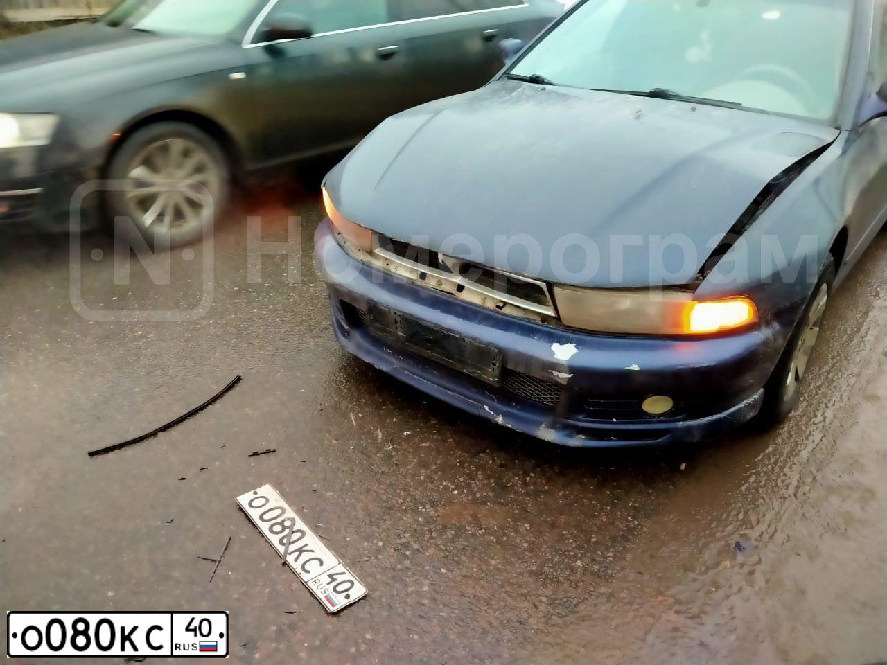Фото автомобиля MITSUBISHI GALANT, 2001 — госномер Р319АМ40. Цвет: синий