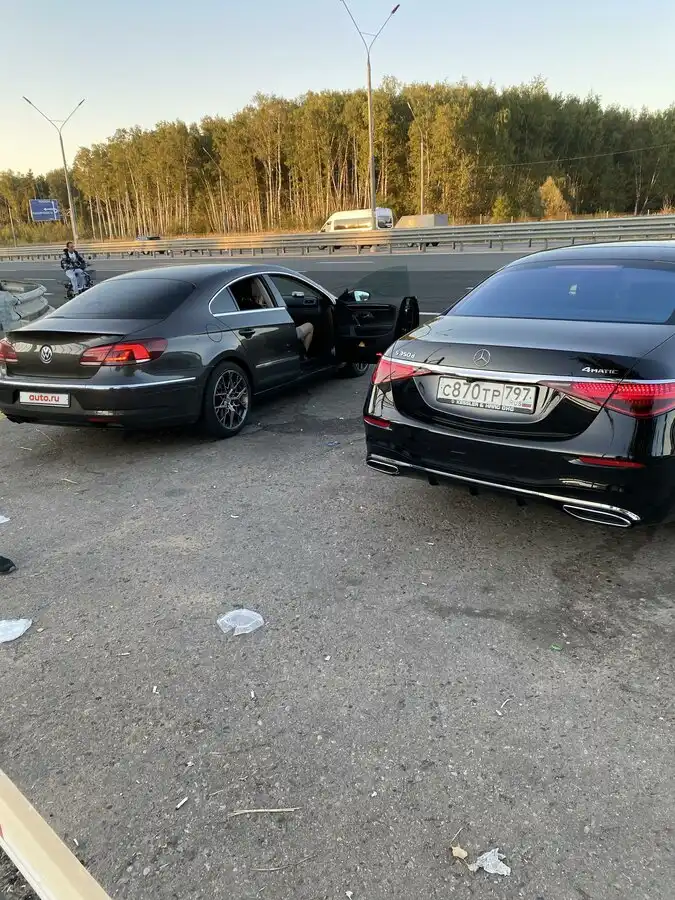 Фото автомобиля MERCEDES-BENZ МЕРСЕДЕС-БЕНЦ S 350 D 4MATIC, 2023 — госномер С870ТР797. Цвет: ЧЕРНЫЙ
