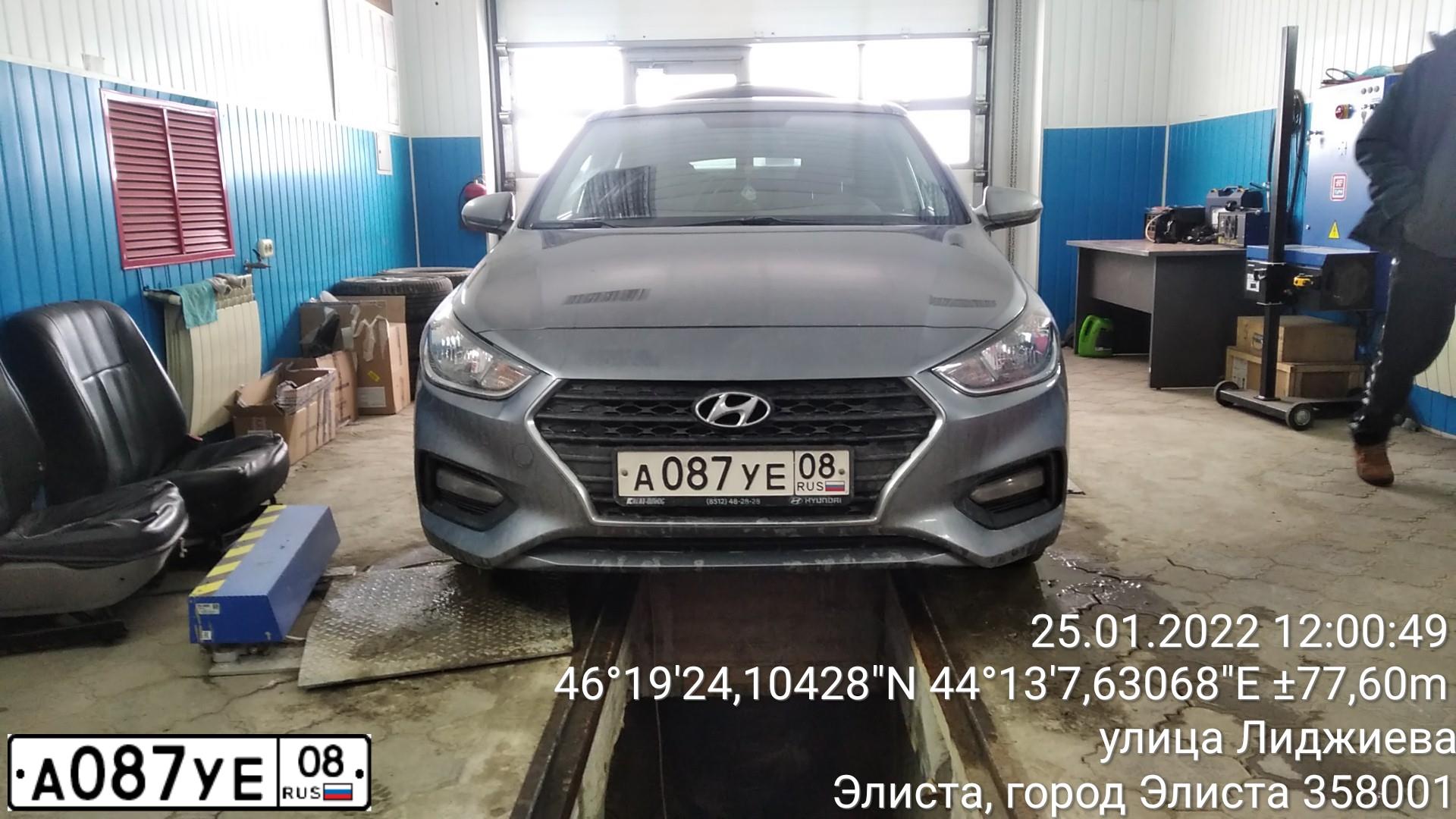 Фото автомобиля LADA 2170 PRIORA, 2011 — госномер Е047ВН08. Цвет: СЕРО-СИНЕ-ЗЕЛЕНЫЙ