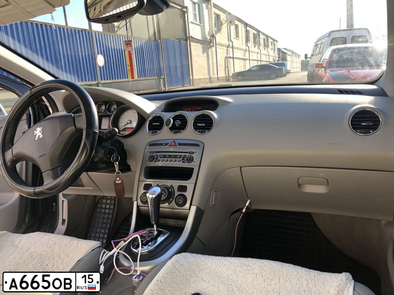 Фото автомобиля PEUGEOT 308, 2009 — госномер О008ЕУ161. Цвет: ТЕМНО-СЕРЫЙ