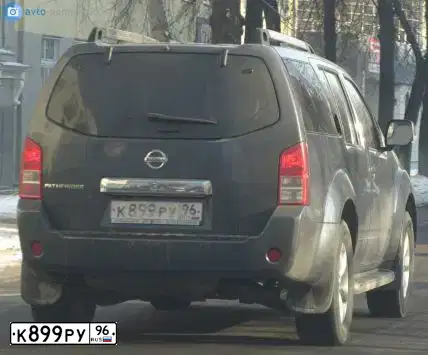 Фото автомобиля NISSAN PATHFINDER, 2007 — госномер К899РУ96. Цвет: СЕРО-ГОЛУБОЙ