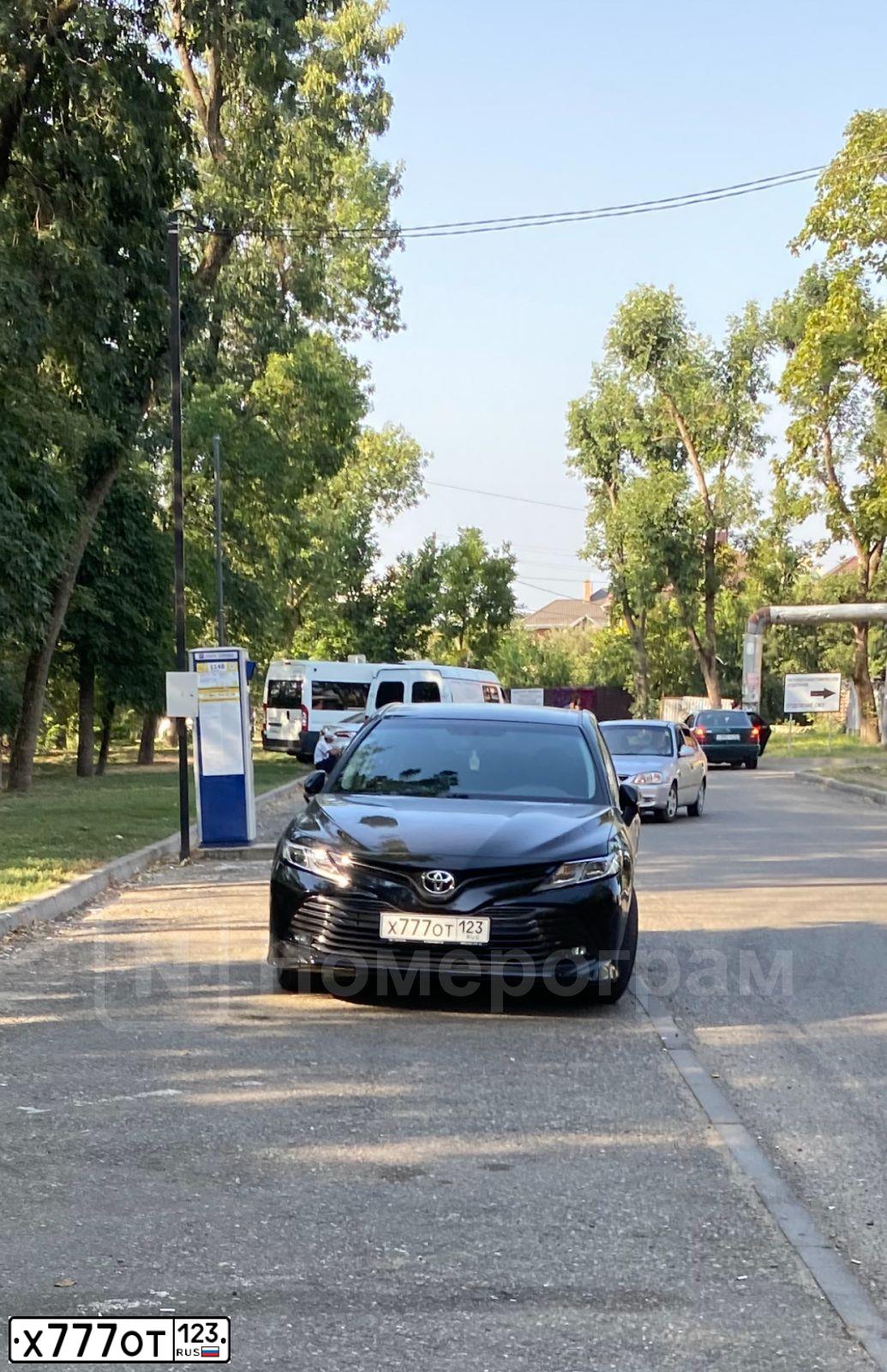 Фото автомобиля ТОЙОТА КАМРИ, 2018 — госномер Н649УО123. Цвет: ЧЕРНЫЙ МЕТАЛЛИК