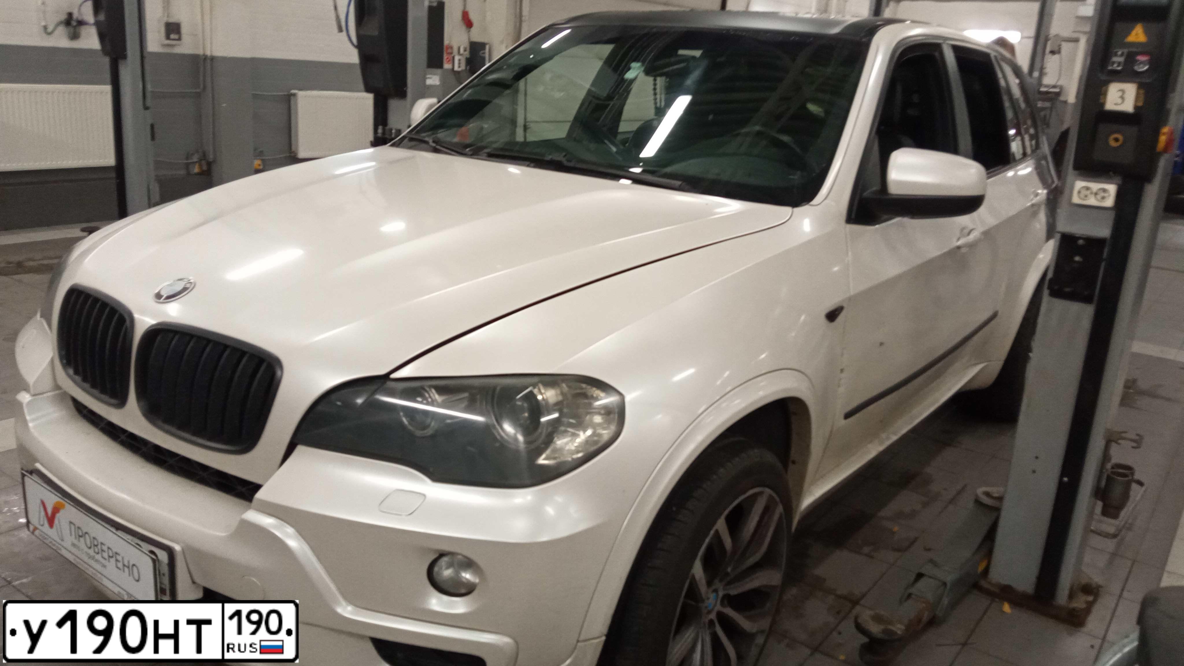 Фото автомобиля MERCEDES G-KLASSE, 2010 — госномер Е353ОН198. Цвет: ЧЕРНЫЙ