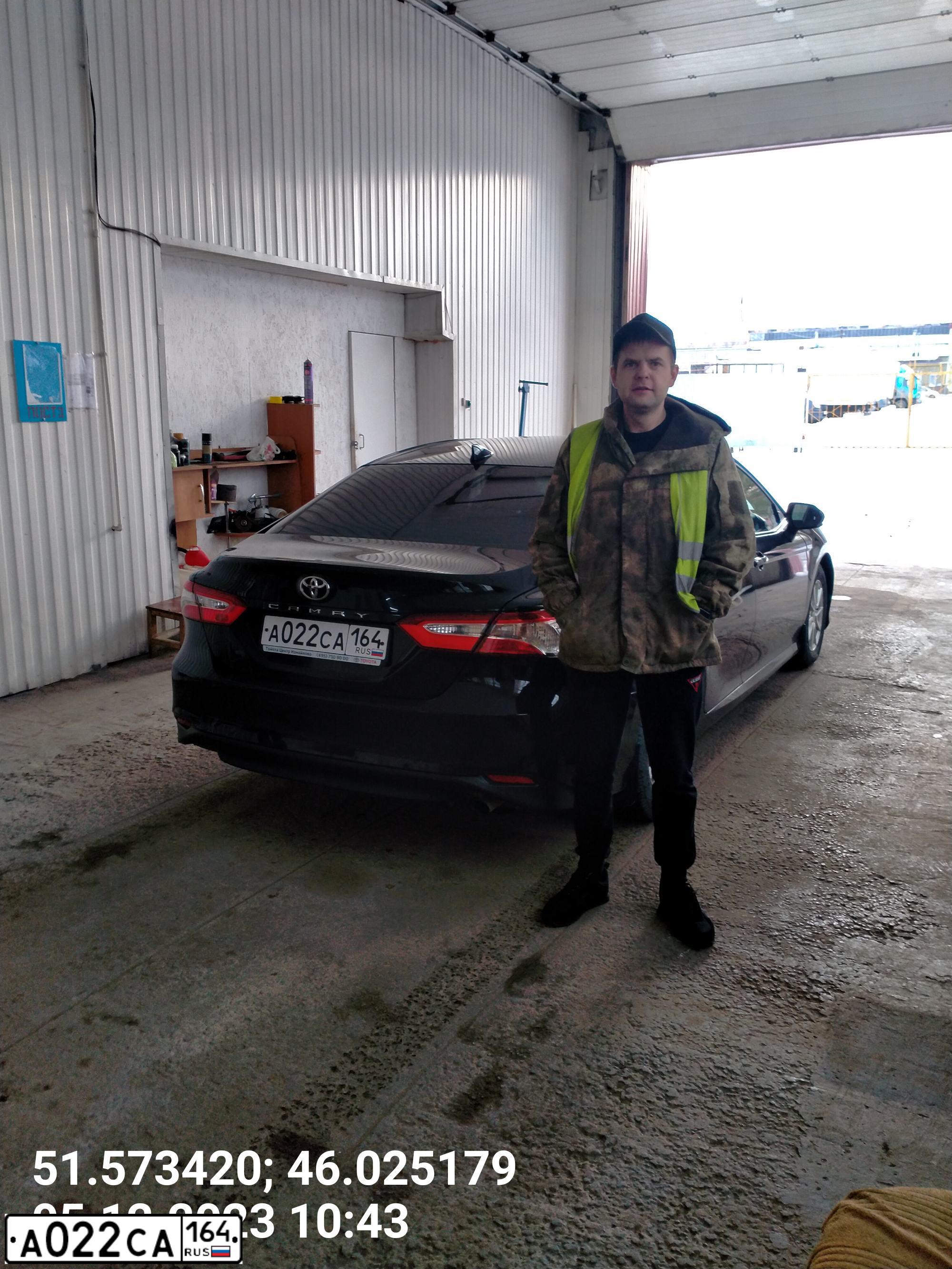 Фото автомобиля TOYOTA CAMRY, 2013 — госномер А009СА164. Цвет: ЧЕРНЫЙ МЕТАЛЛИК