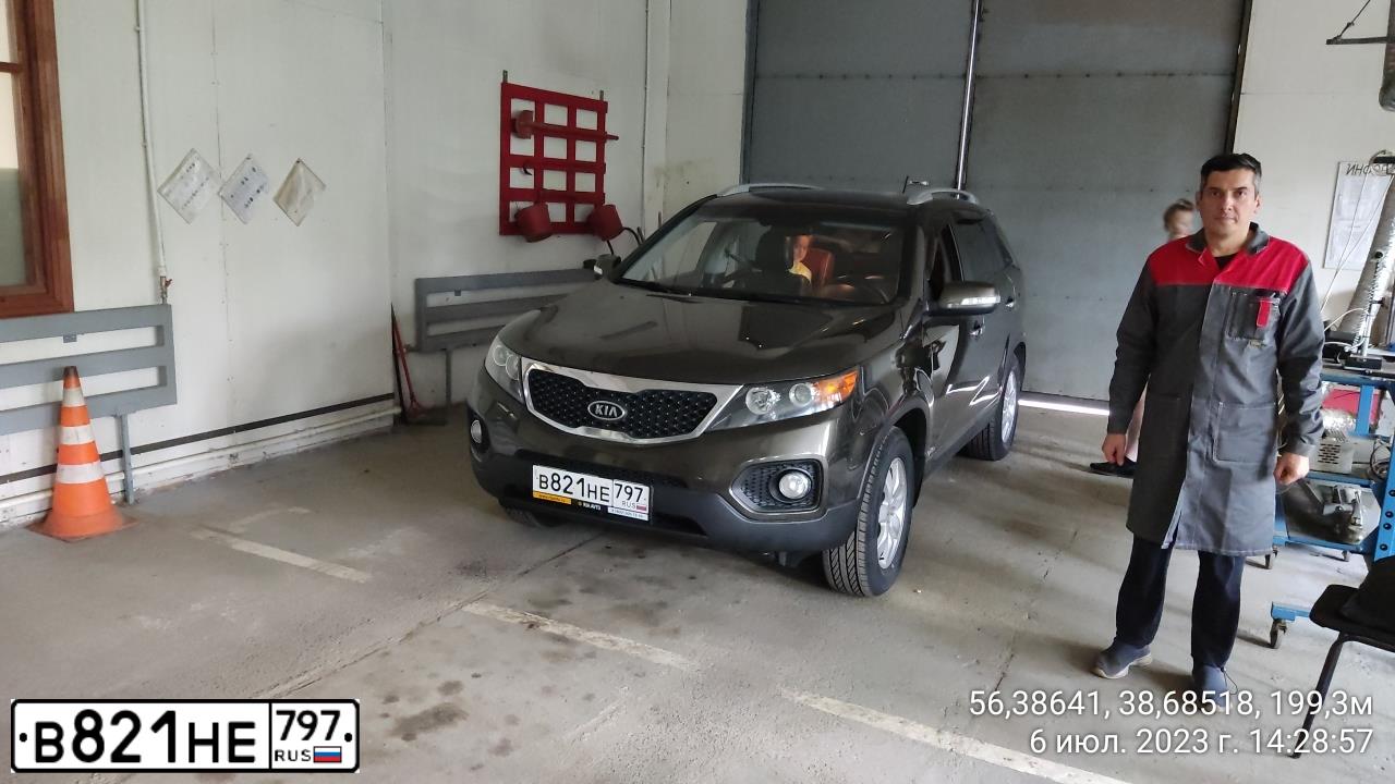 Фото автомобиля KIA SORENTO, 2012 — госномер К257УМ33. Цвет: Коричневый