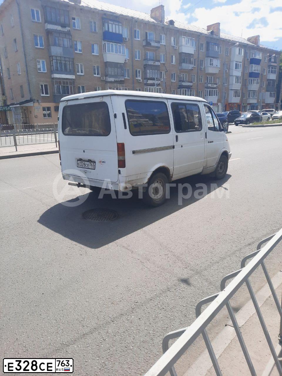 Фото автомобиля GAZ 2217 SOBOL, 2002 — госномер Е328СЕ763. Цвет: СНЕЖНО-БЕЛЫЙ