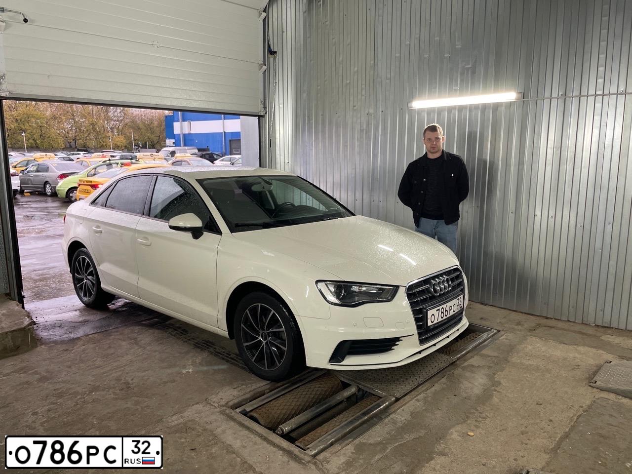 Фото автомобиля AUDI A3, 2014 — госномер Е590НР164. Цвет: Белый