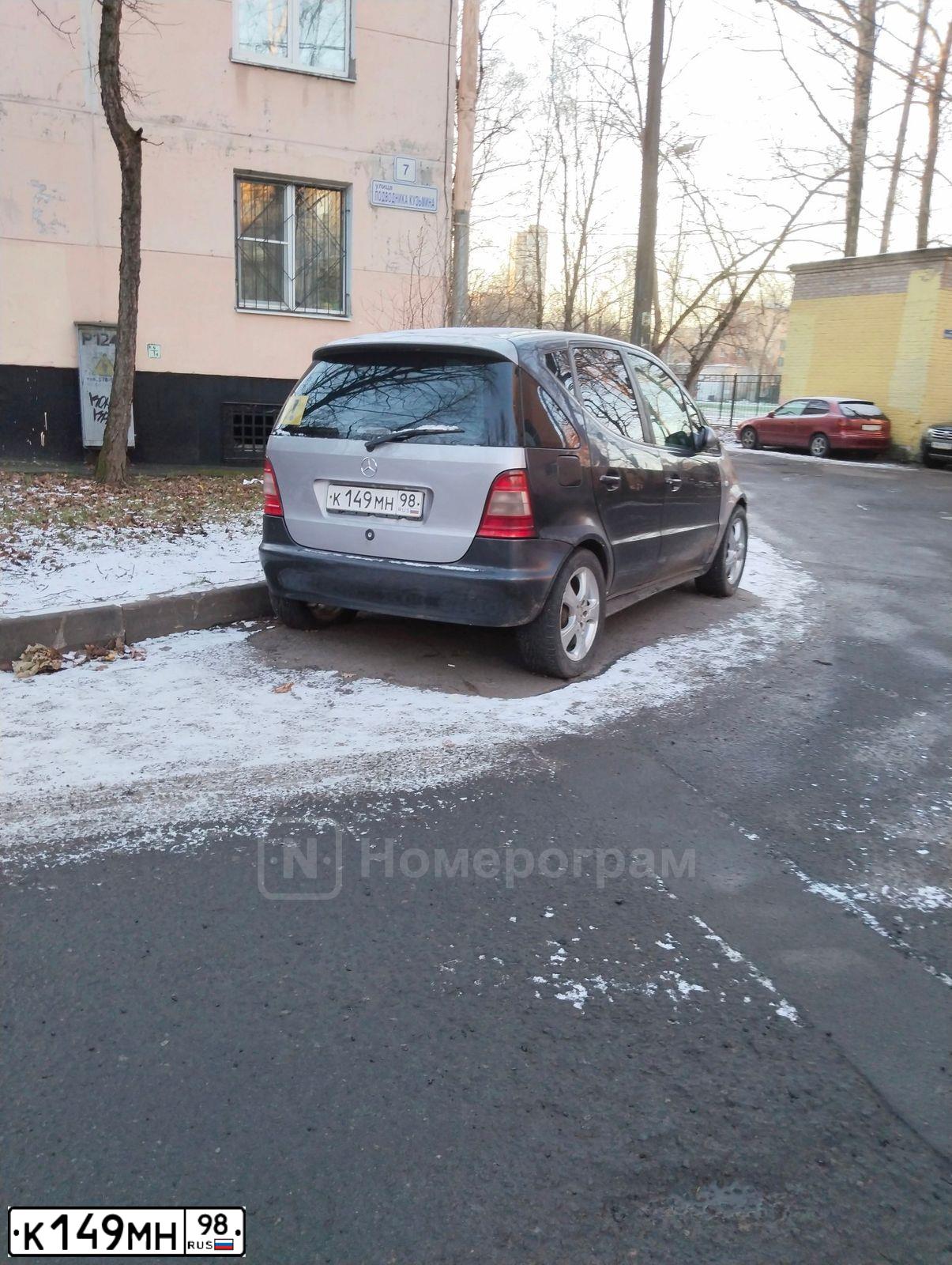 Фото автомобиля MERCEDES A-KLASSE, 2000 — госномер К149МН98. Цвет: ТЕМНО-СЕРЫЙ