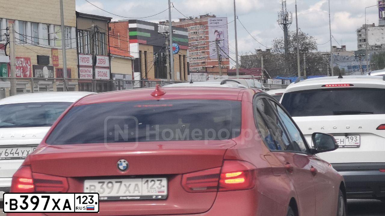 Фото автомобиля BMW SERIE 3, 2018 — госномер В397ХА123. Цвет: Красный