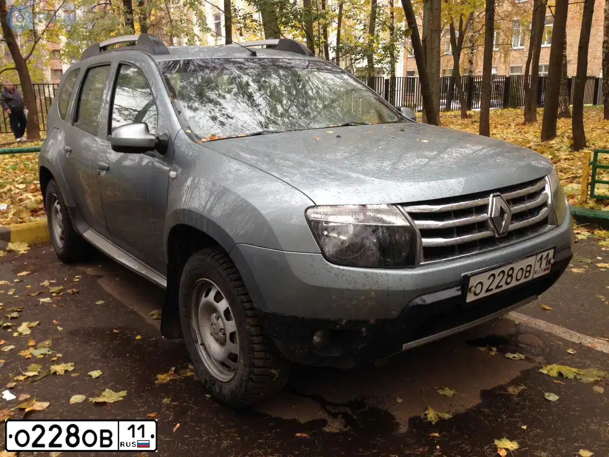 Фото автомобиля RENAULT DUSTER, 2012 — госномер Е746ЕА11. Цвет: синий