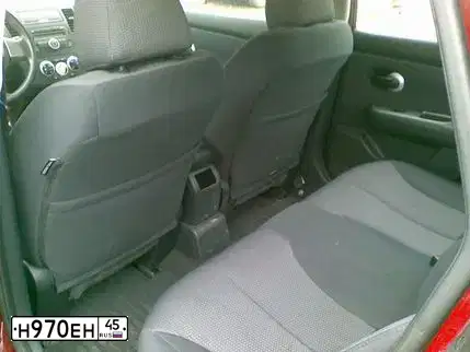 Фото автомобиля NISSAN TIIDA, 2008 — госномер Н970ЕН45. Цвет: Красный