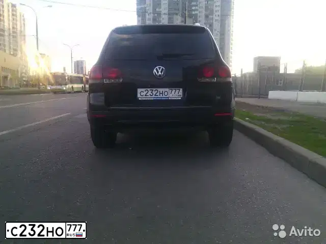 Фото автомобиля VOLKSWAGEN TOUAREG, 2008 — госномер К387КО70. Цвет: ЧЕРНЫЙ