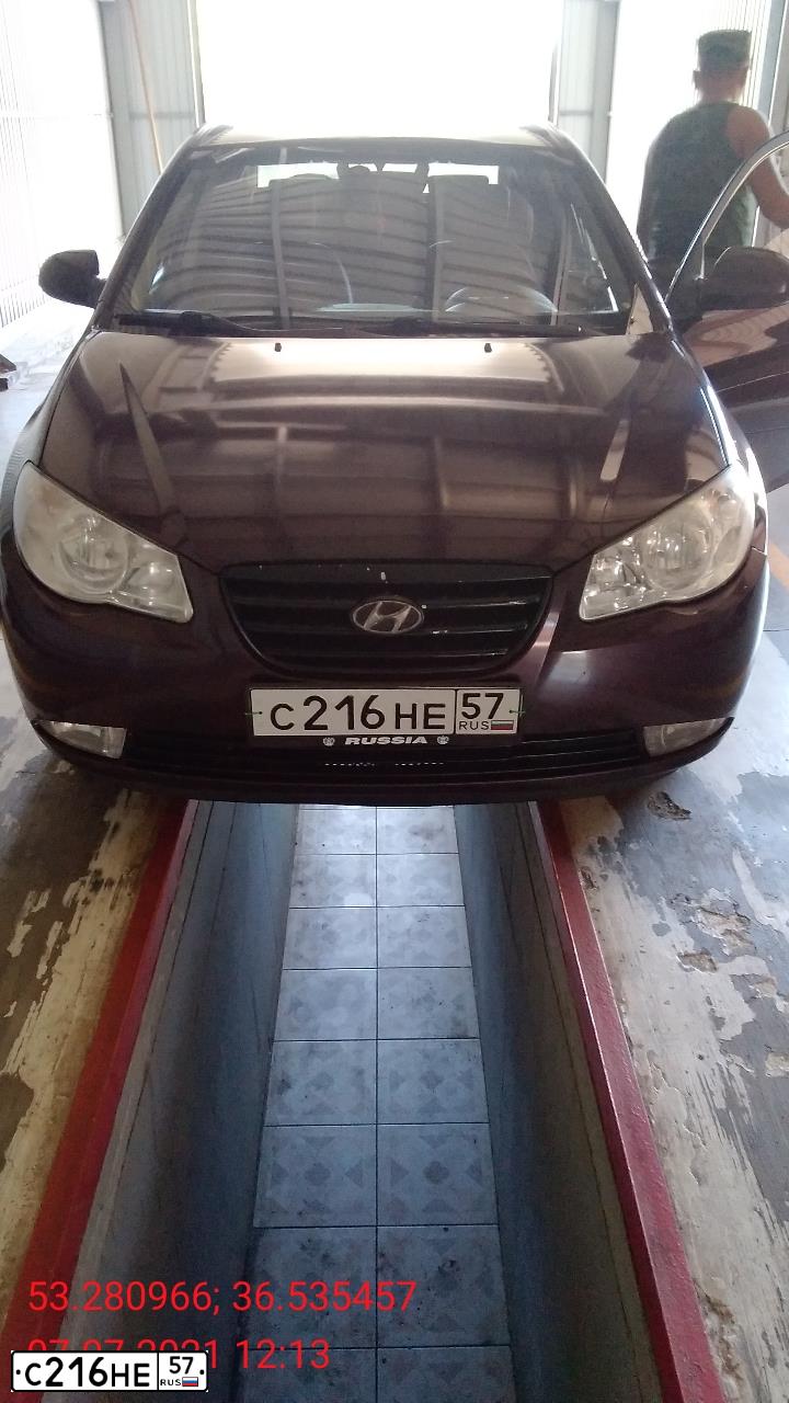 Фото автомобиля HYUNDAI ELANTRA, 2008 — госномер С216НЕ57. Цвет: ВИШНЕВЫЙ