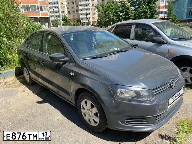 Фото автомобиля VOLKSWAGEN POLO, 2012 — госномер Р810ХН40. Цвет: СЕРЫЙ