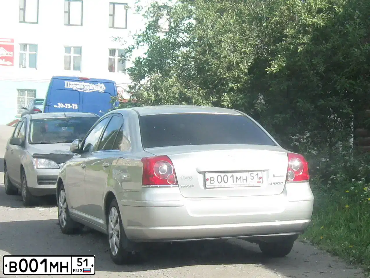 Фото автомобиля TOYOTA AVENSIS, 2006 — госномер У246МТ51. Цвет: СЕРЕБРИСТЫЙ