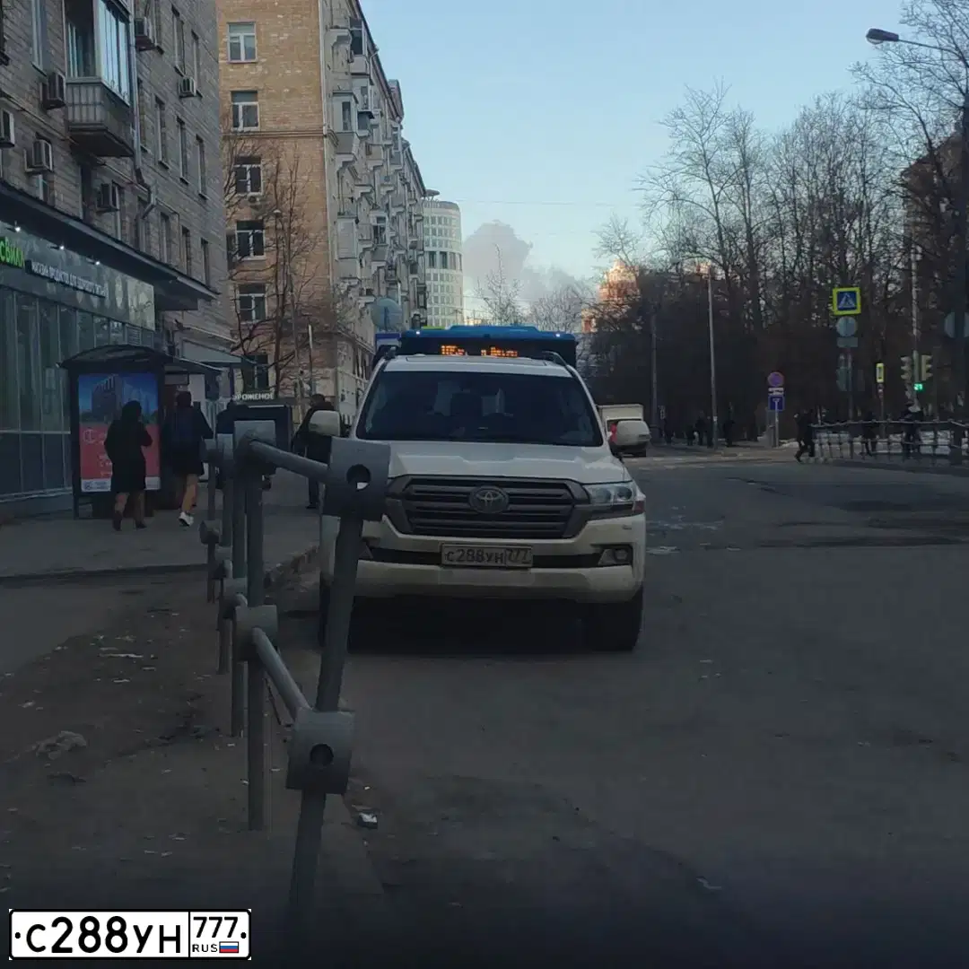 Фото автомобиля TOYOTA LANDCRUISER 200, 2016 — госномер С288УН777. Цвет: БЕЛЫЙ