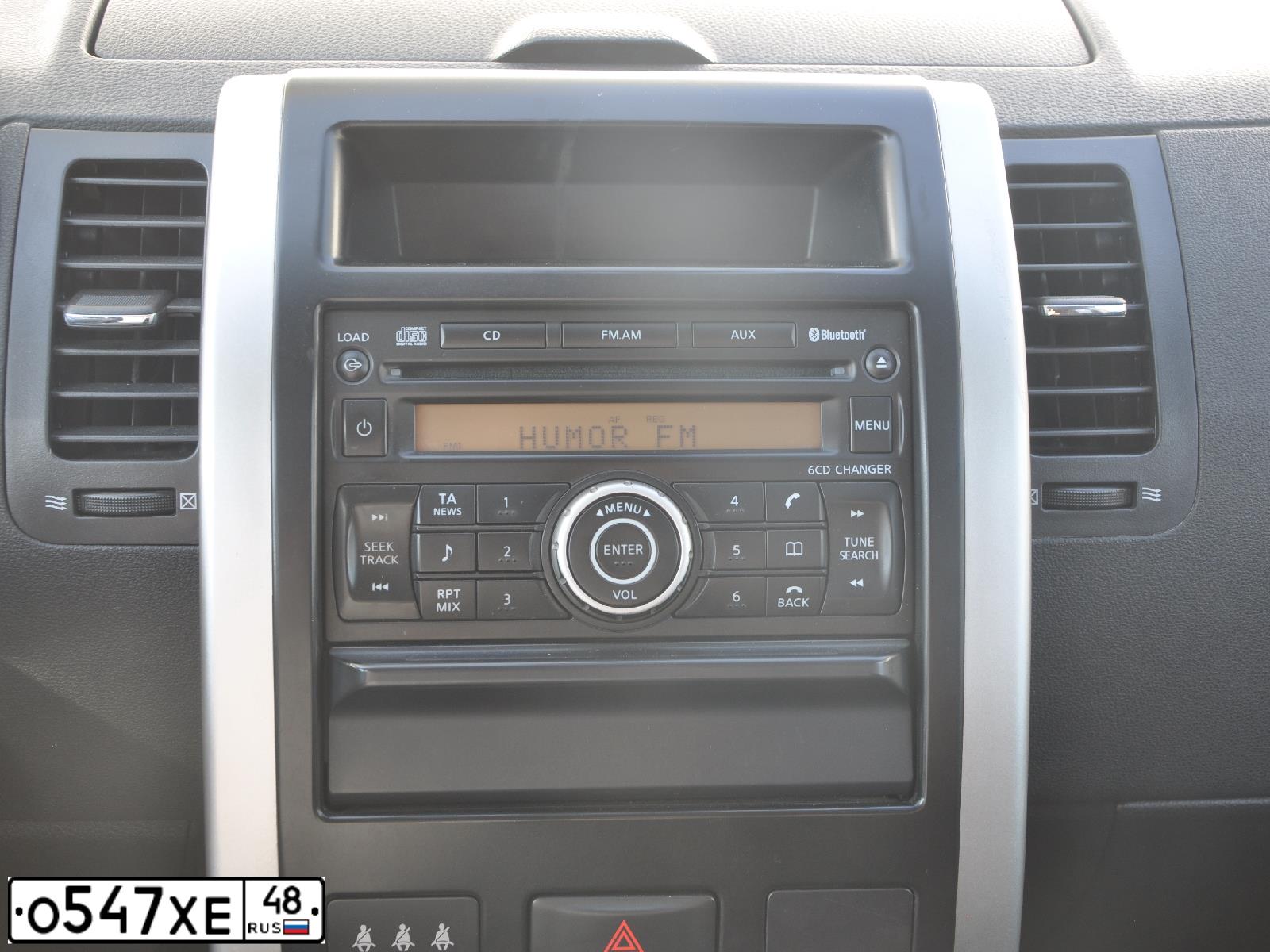 Фото автомобиля NISSAN X-TRAIL, 2010 — госномер О547ХЕ48. Цвет: СЕРЫЙ