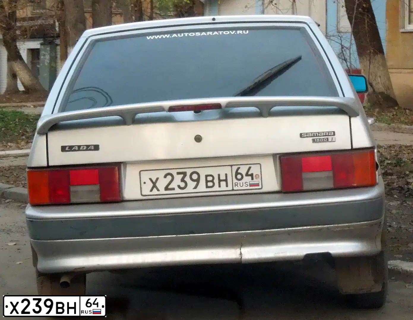 Фото автомобиля LADA 2114 SAMARA, 2004 — госномер М982ВУ64. Цвет: СВЕТЛО СЕРЕБРИСТЫЙ МЕТАЛЛ
