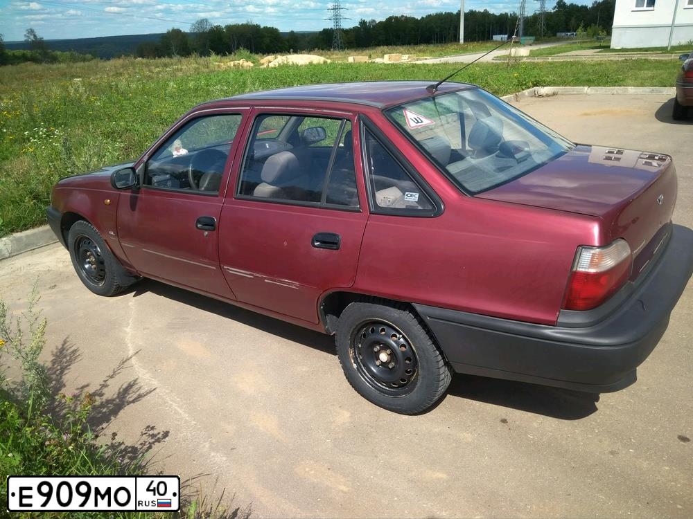 Фото автомобиля DAEWOO NEXIA, 2008 — госномер Е909МО40. Цвет: СПЕЛАЯ ВИШНЯ