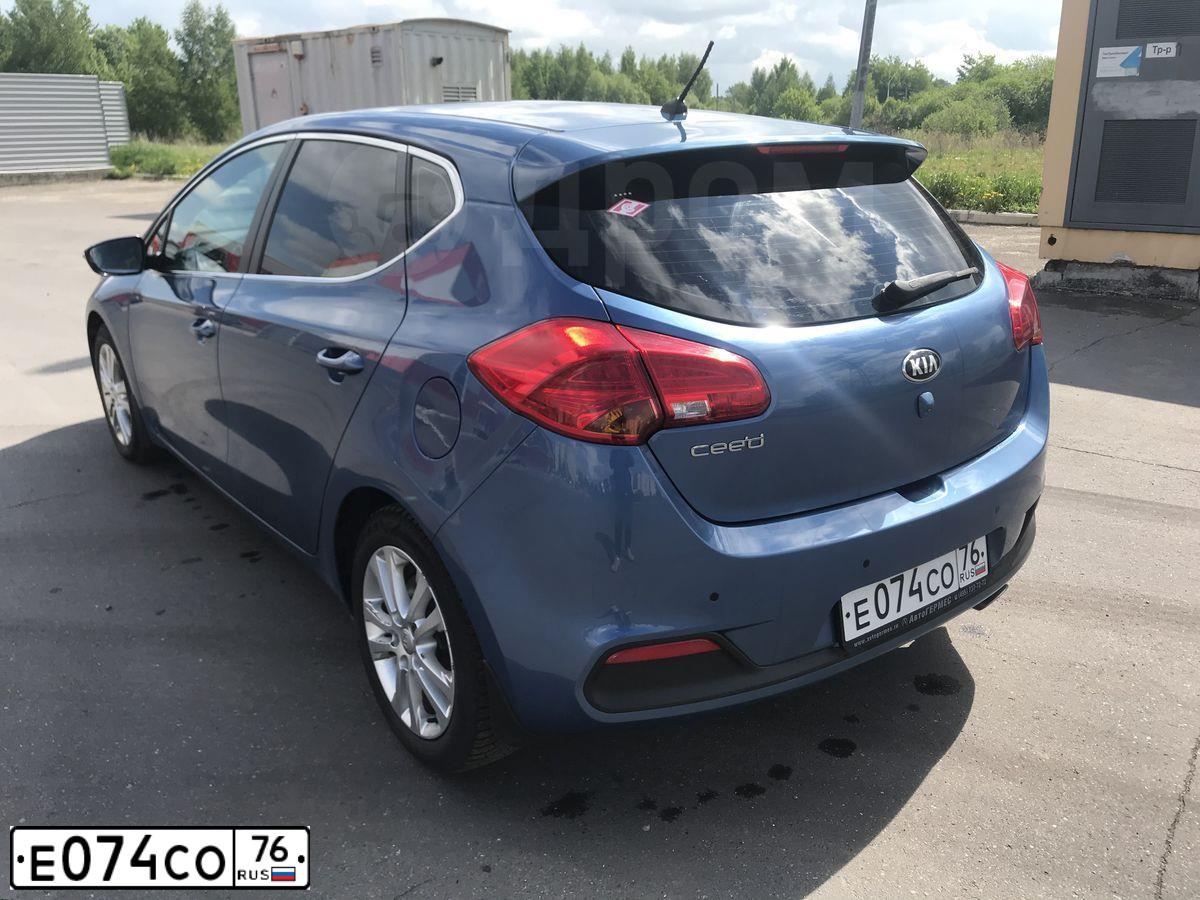 Фото автомобиля KIA CEE'D, 2013 — госномер В555КВ77. Цвет: синий