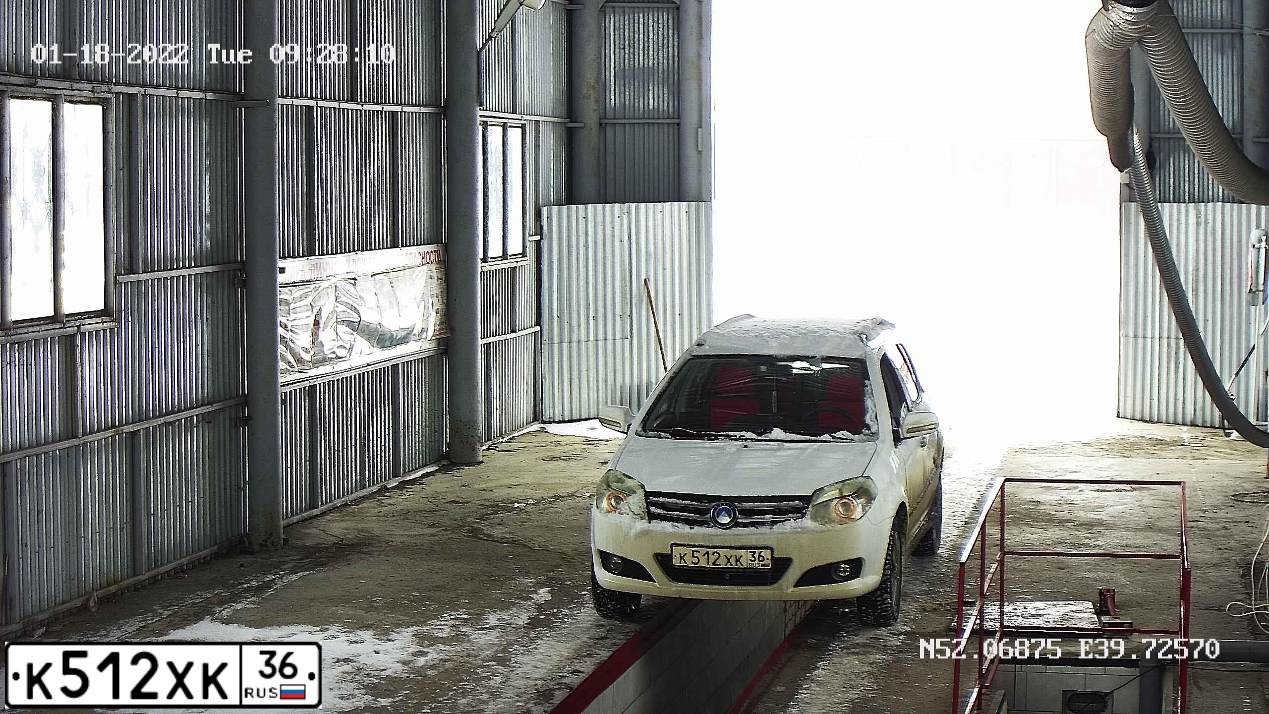 Фото автомобиля GEELY MK CROSS, 2013 — госномер Р589ВР48. Цвет: Белый
