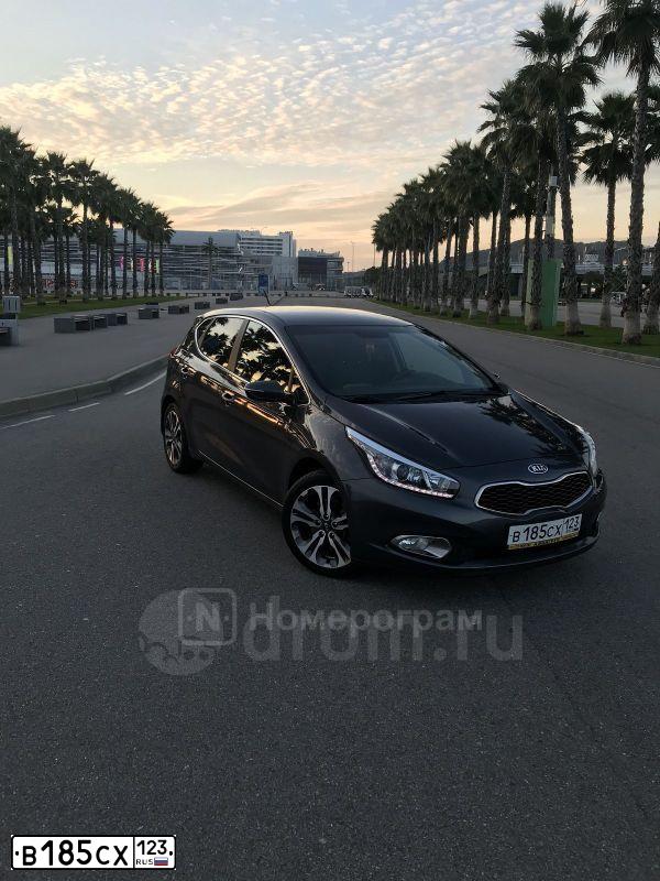 Фото автомобиля KIA CEE'D, 2014 — госномер М098ТА82. Цвет: СЕРЫЙ