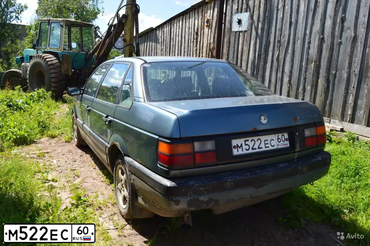 Фото автомобиля VOLKSWAGEN PASSAT, 1989 — госномер М522ЕС60. Цвет: синий