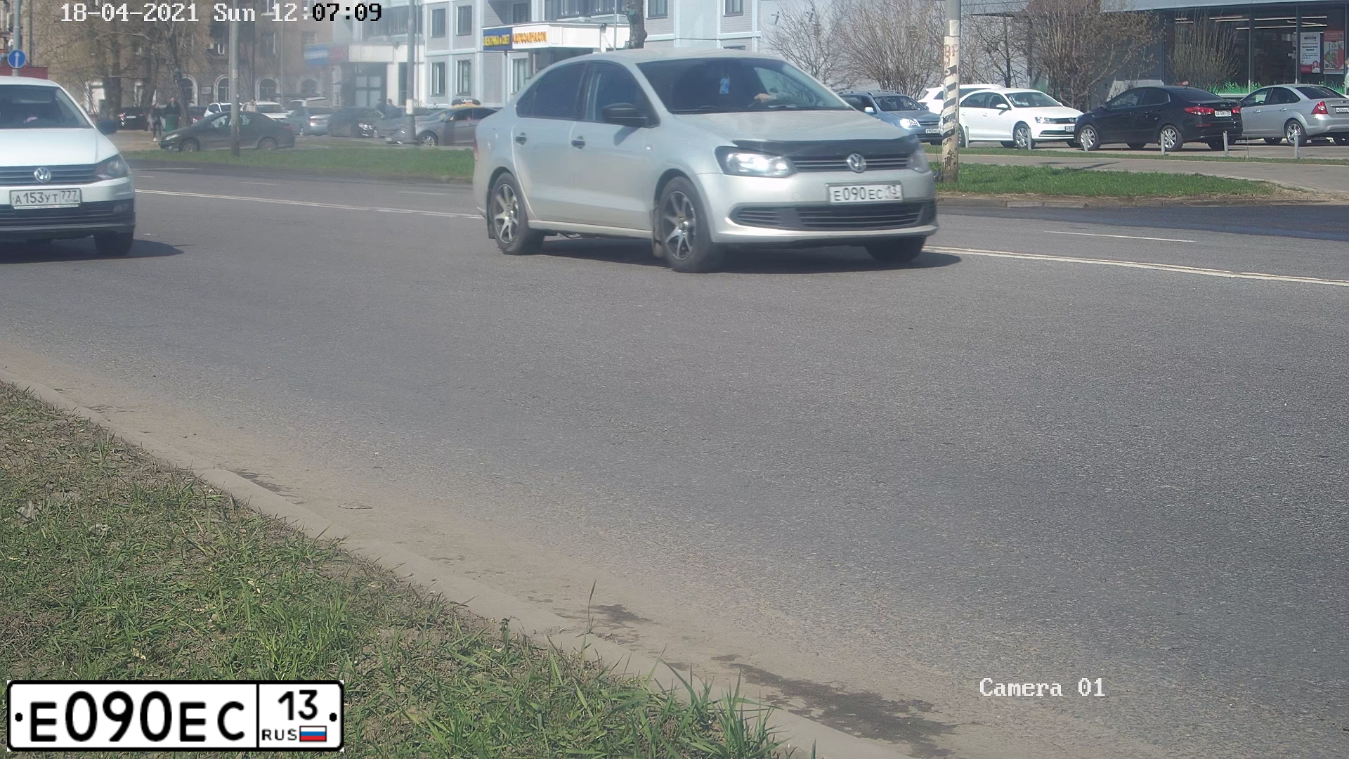 Фото автомобиля VOLKSWAGEN POLO, 2011 — госномер Е090ЕС13. Цвет: СЕРЕБРИСТО-ЖЕЛТЫЙ