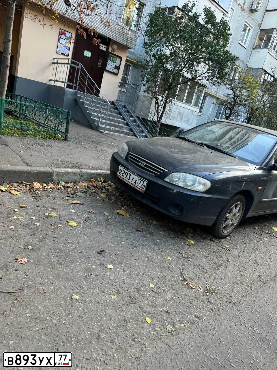 Фото автомобиля KIA SPECTRA, 2007 — госномер В893УХ77. Цвет: ЧЕРНЫЙ ЖЕМЧУГ
