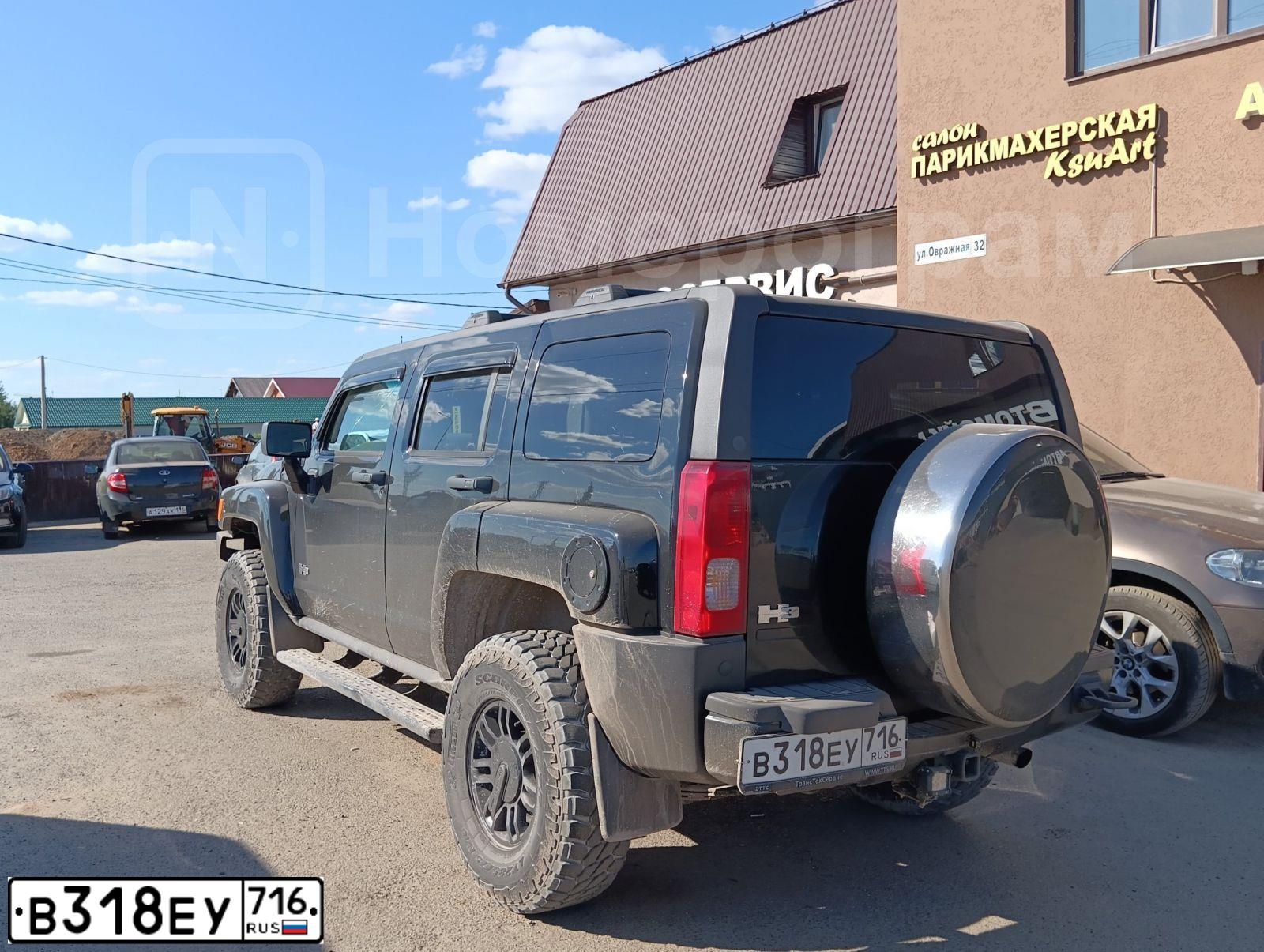 Фото автомобиля HUMMER H3, 2007 — госномер В001УА116. Цвет: ЧЕРНЫЙ