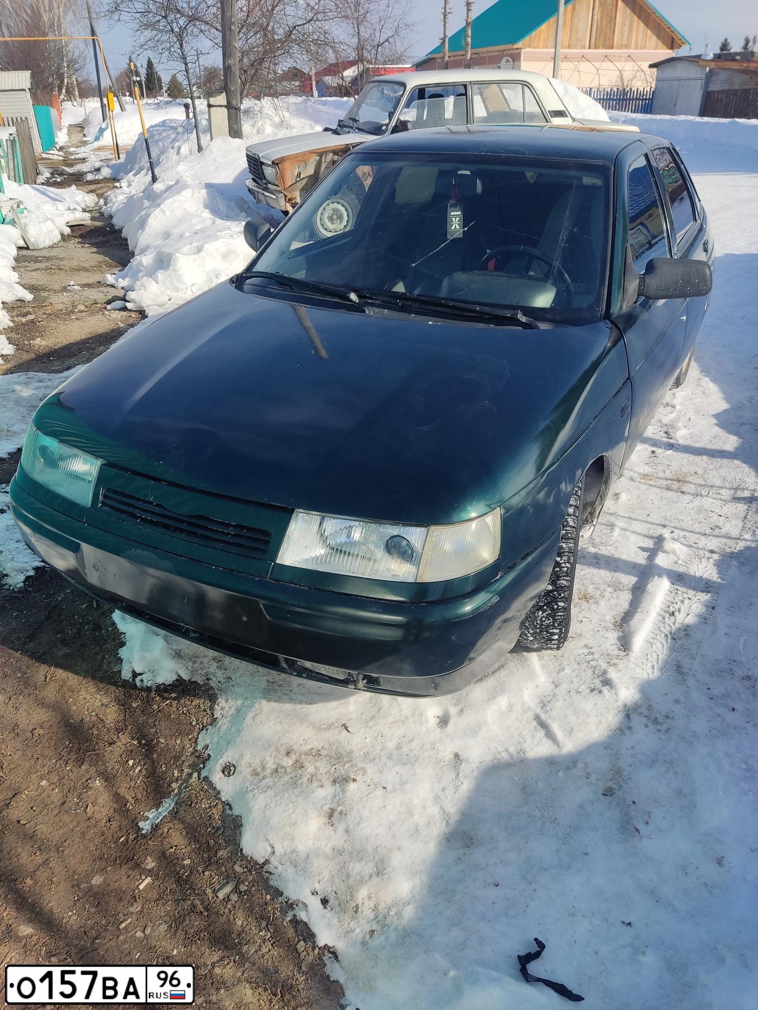 Фото автомобиля LADA 2112, 2003 — госномер О157ВА96. Цвет: Темно-зеленый
