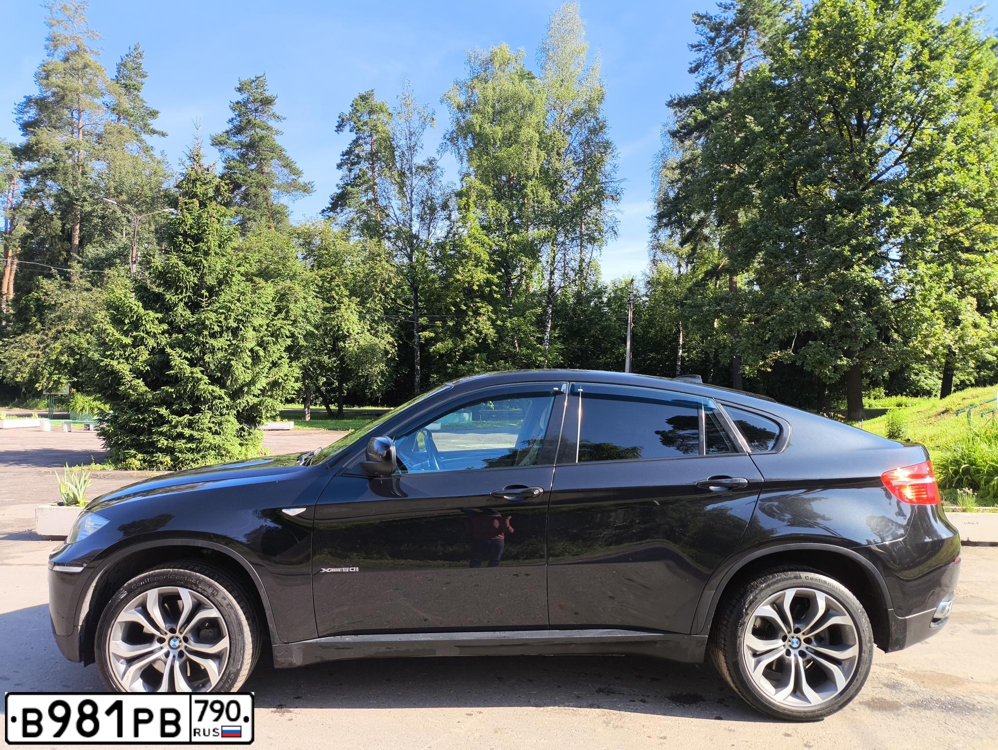 Фото автомобиля BMW X6, 2011 — госномер В081НО186. Цвет: ЧЕРНЫЙ
