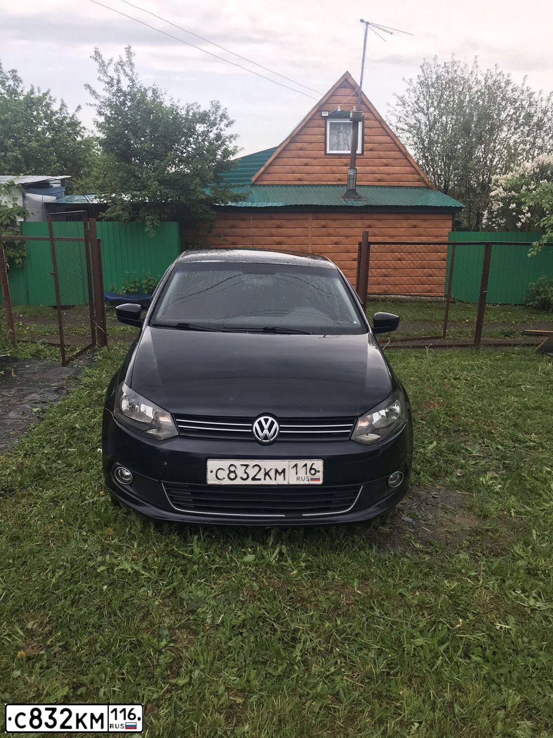Фото автомобиля VOLKSWAGEN POLO, 2012 — госномер Е408ХТ799. Цвет: ЧЕРНЫЙ