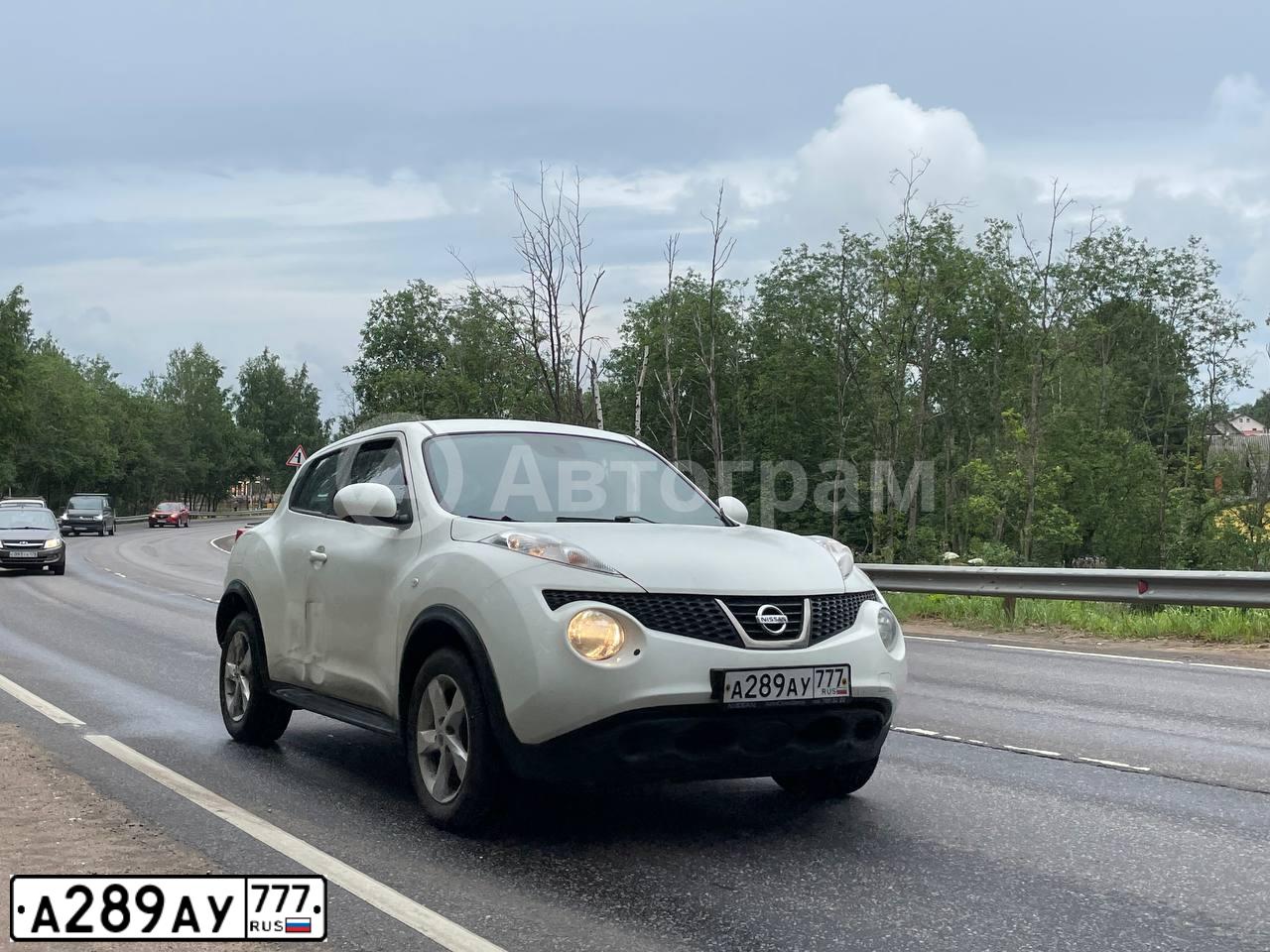 Фото автомобиля NISSAN JUKE, 2013 — госномер А289АУ777. Цвет: БЕЛЫЙ