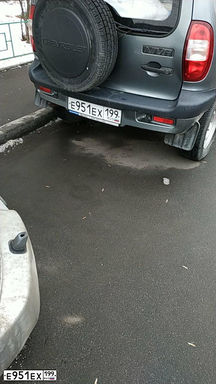 Фото автомобиля LADA 2107, 1994 — госномер Е951ЕХ199. Цвет: Белый
