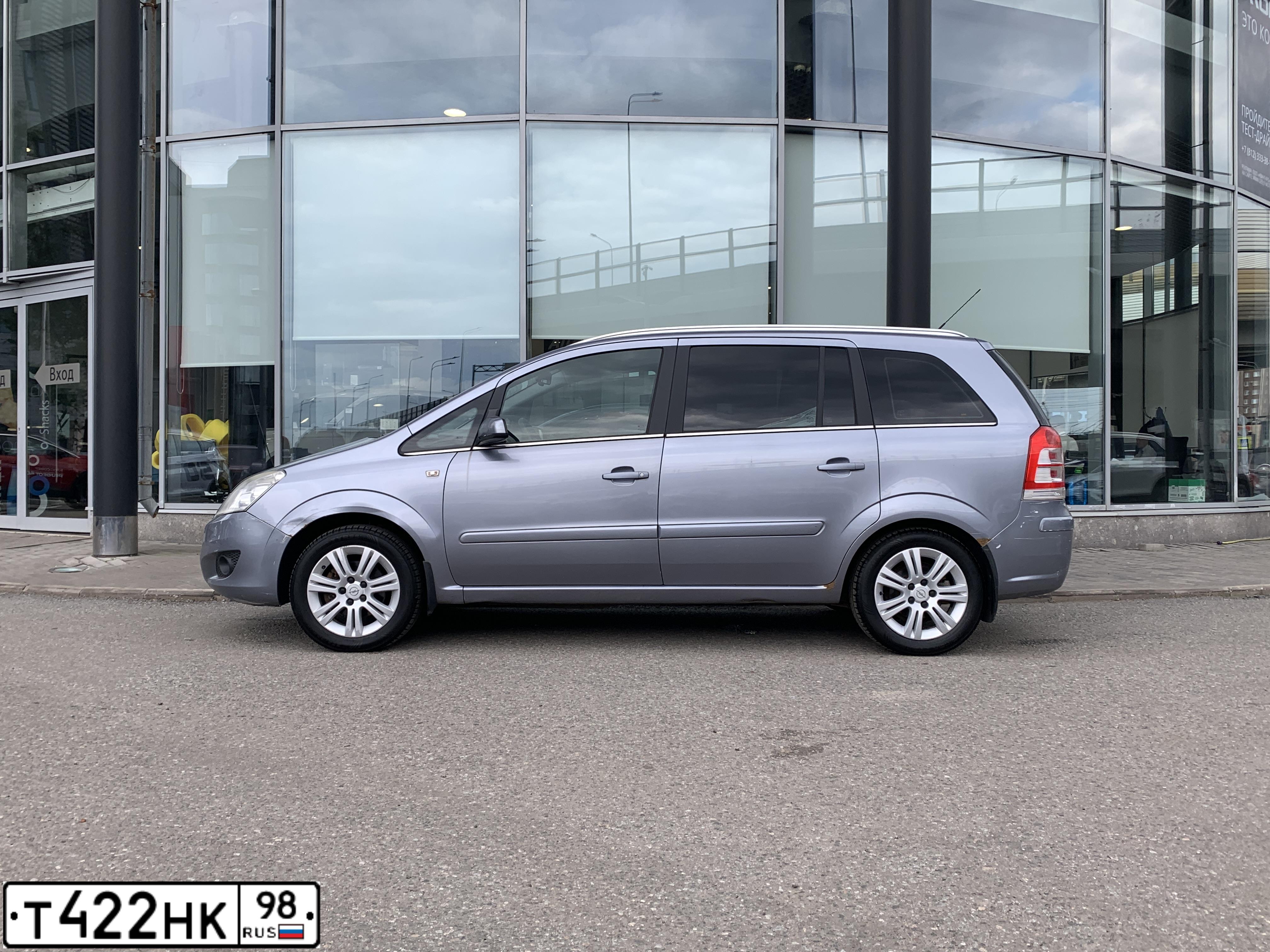 Фото автомобиля OPEL ZAFIRA, 2008 — госномер Т720МО198. Цвет: СЕРЫЙ