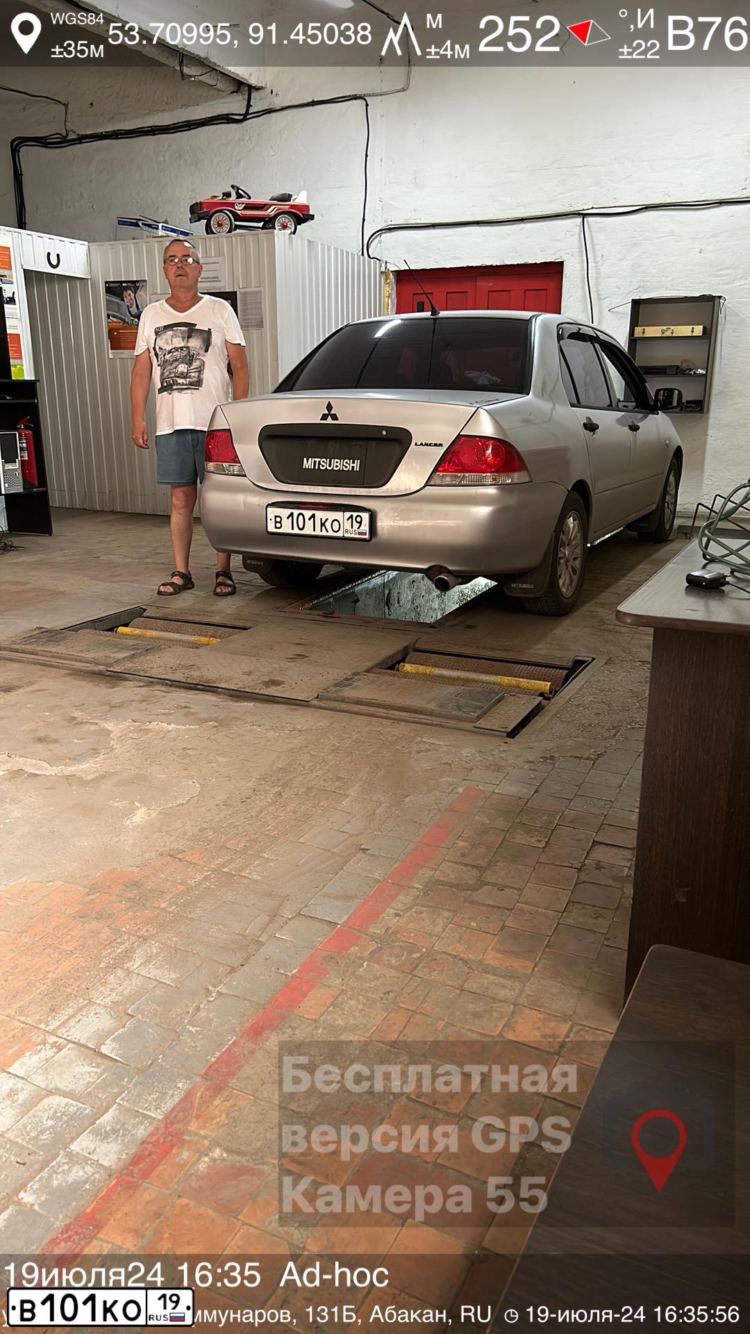 Фото автомобиля MITSUBISHI LANCER, 2004 — госномер У162КВ124. Цвет: СЕРЕБРИСТЫЙ