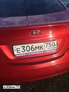 Фото автомобиля HYUNDAI SOLARIS, 2011 — госномер Т884СР197. Цвет: Красный