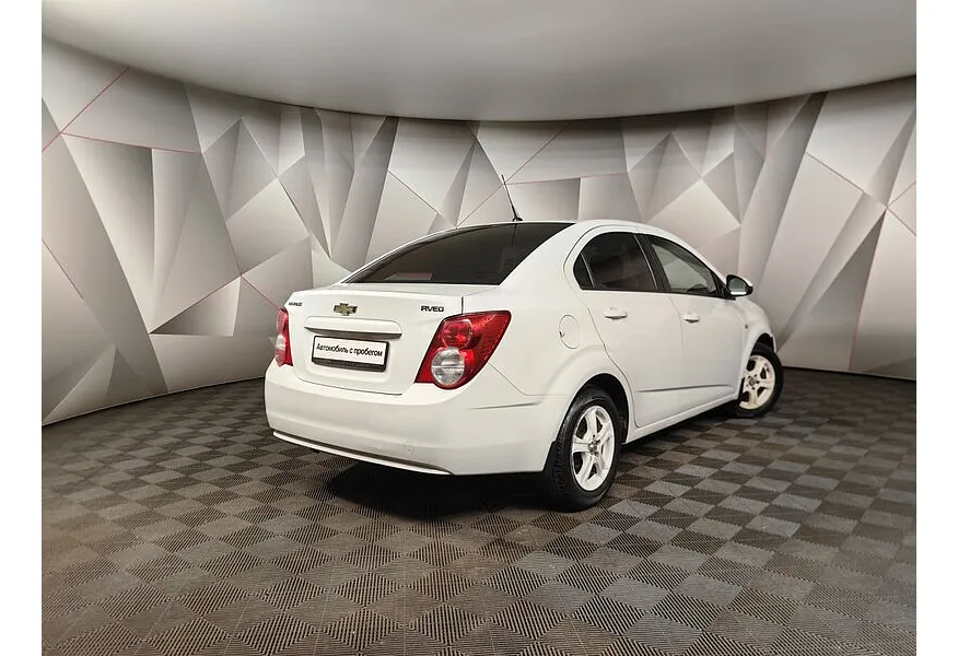 Фото автомобиля CHEVROLET AVEO, 2013 — госномер К181ММ977. Цвет: Белый