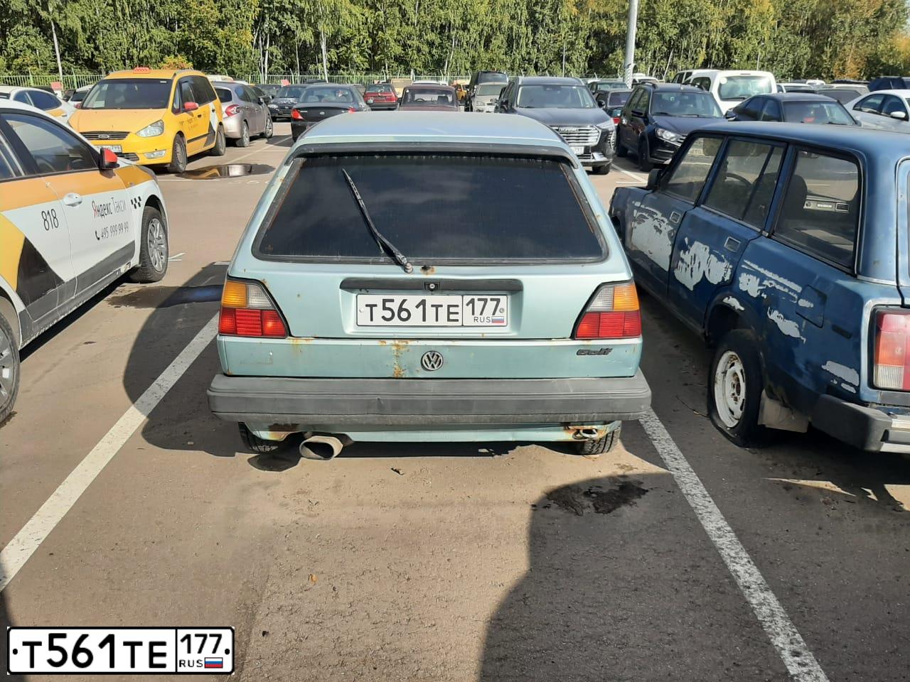 Фото автомобиля VOLKSWAGEN GOLF, 1990 — госномер Т561ТЕ177. Цвет: ЗЕЛЕНЫЙ СВЕТЛЫЙ