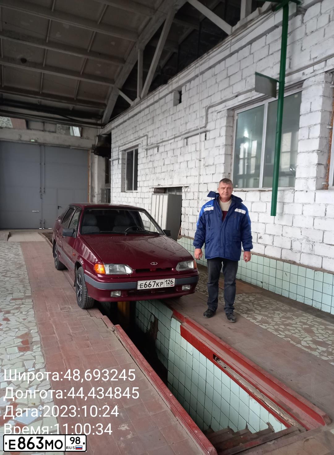 Фото автомобиля LADA 2115 SAMARA, 2005 — госномер Е863МО98. Цвет: РУБИНОВЫЙ