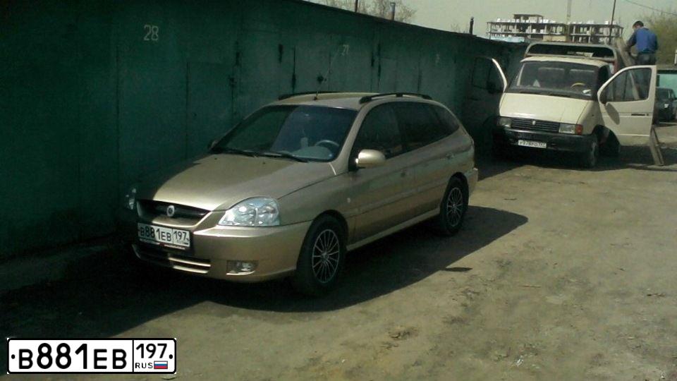 Фото автомобиля KIA RIO, 2004 — госномер В881ЕВ197. Цвет: БЕЖЕВЫЙ