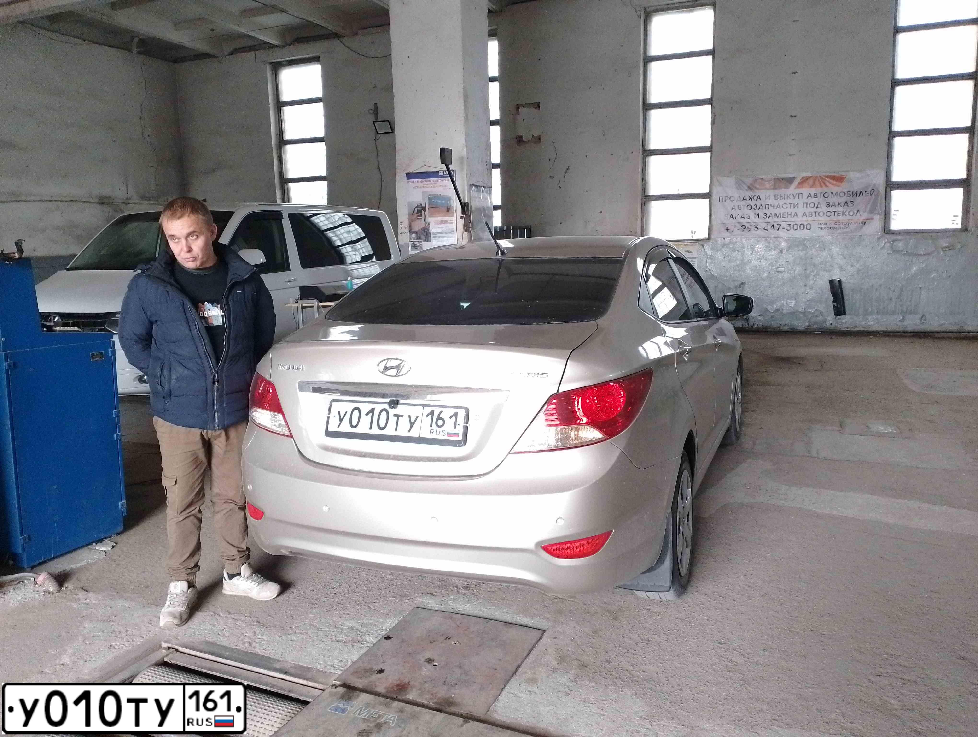 Фото автомобиля HYUNDAI SOLARIS, 2011 — госномер У010ТУ161. Цвет: БЕЖЕВО-СЕРЫЙ