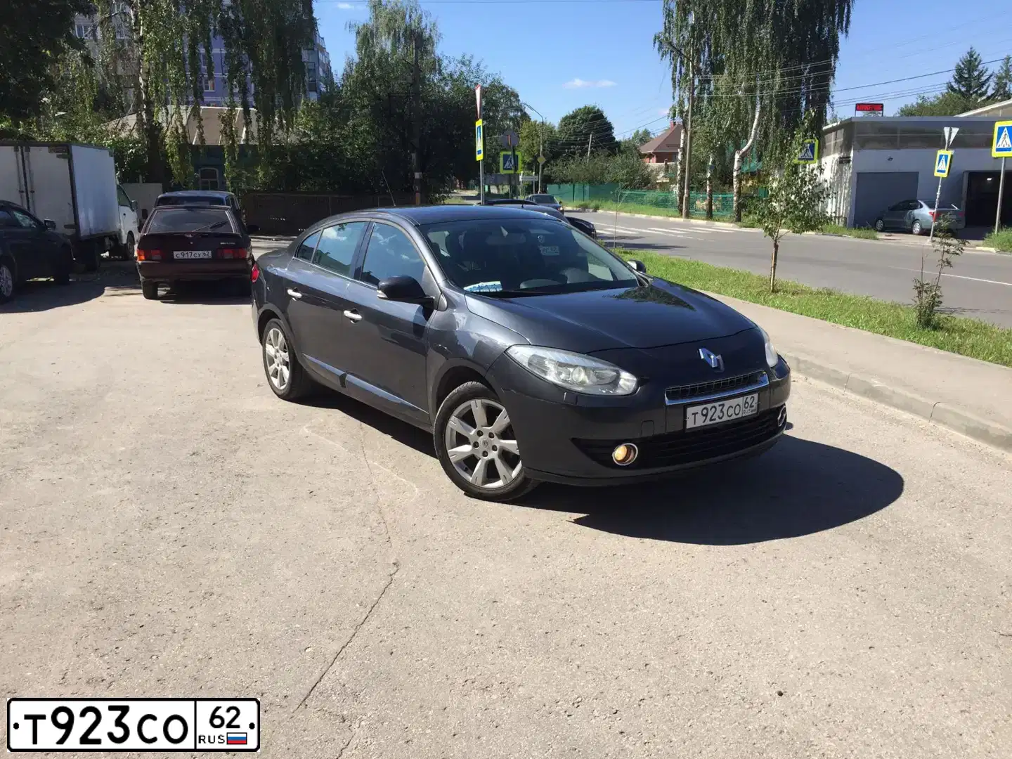Фото автомобиля RENAULT FLUENCE, 2010 — госномер Т923СО62. Цвет: ТЕМНО-СЕРЫЙ