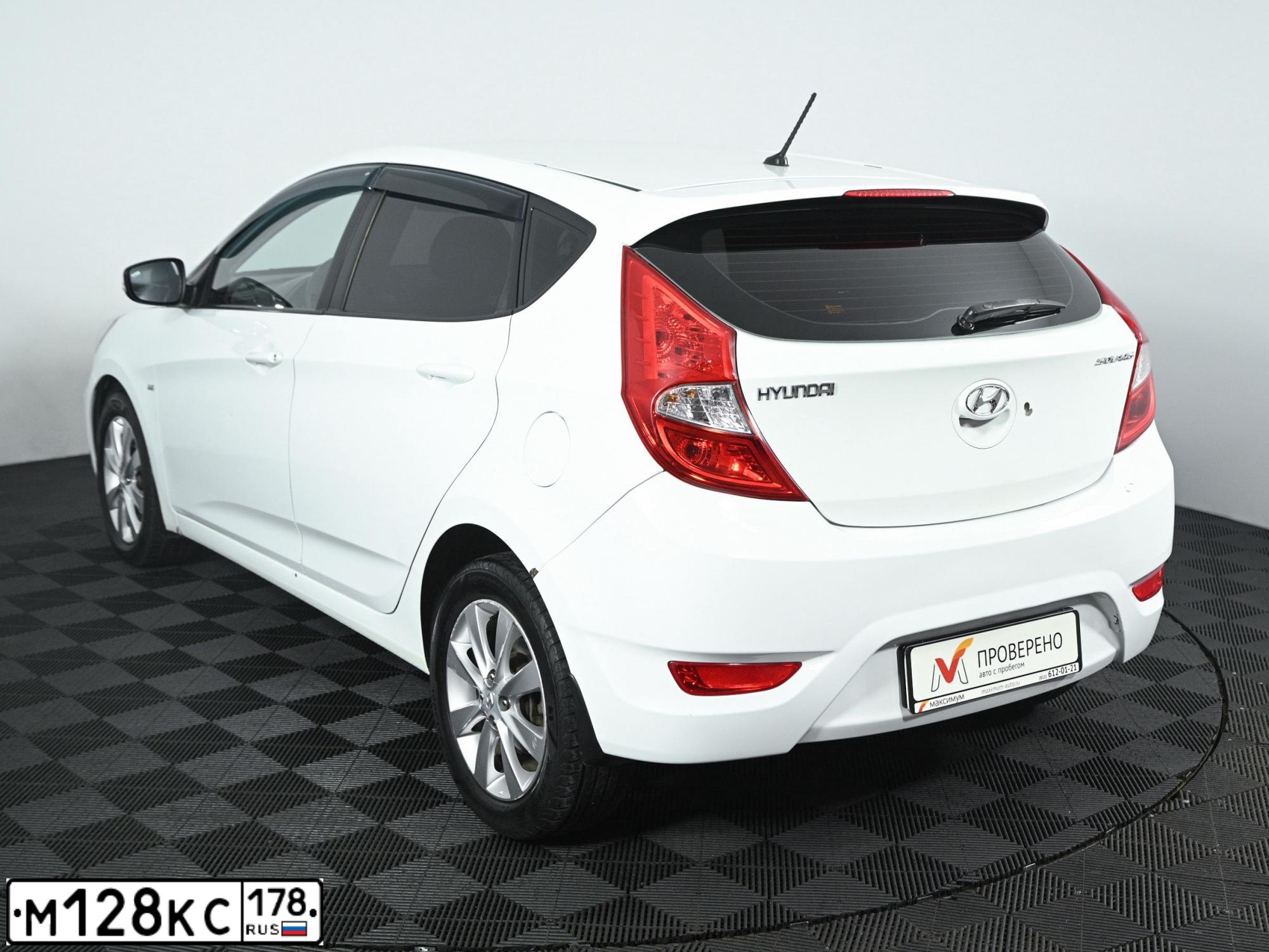 Фото автомобиля HYUNDAI SOLARIS, 2012 — госномер Р617ЕК136. Цвет: Белый