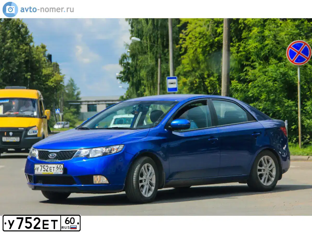 Фото автомобиля KIA CERATO, 2011 — госномер У752ЕТ60. Цвет: голубой