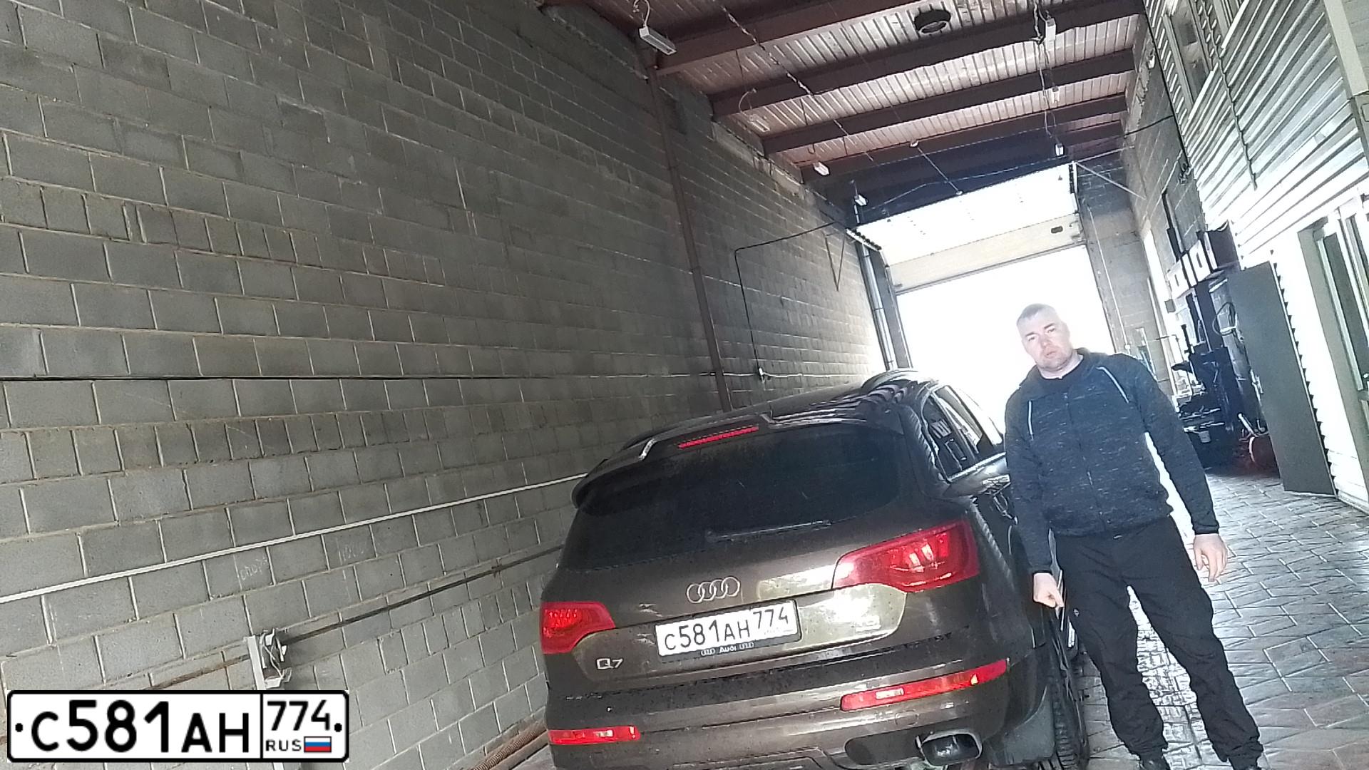 Фото автомобиля AUDI Q7, 2013 — госномер С581АН774. Цвет: Коричневый